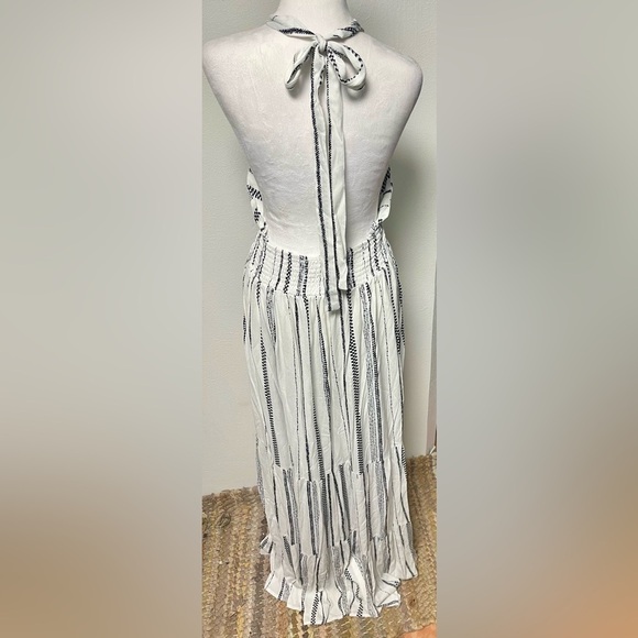 Pink Lily Boho Maxi Dress Backless
Textured Striped Black & White
Size Small - Picture 7 of 9